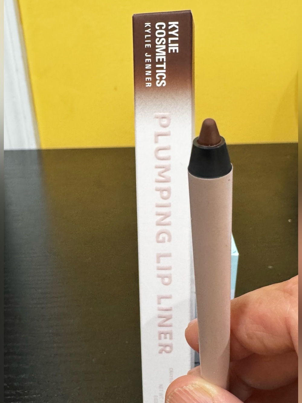 Kylie Cosmetics Plumping Lip Liner in shade Toffee
